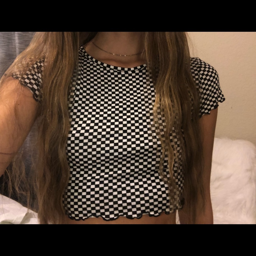 checkered crop top 🖤